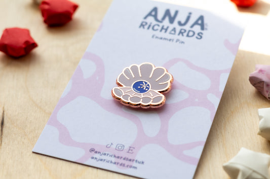 Pearl Oyster Mini Pin